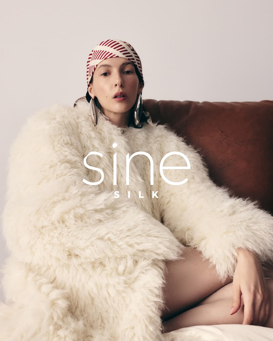 🌹 Nowa kolekcja „Geometria” dostępna na www.sinesilk.com oraz w wybranych punktach sprzedaży stacjonarnej🌹
•
#sinesilk #sinegirl #silkscarf #apaszka #chustajedwabna #itgirl #fashionbrand #polskamarkamodowa (1/4)