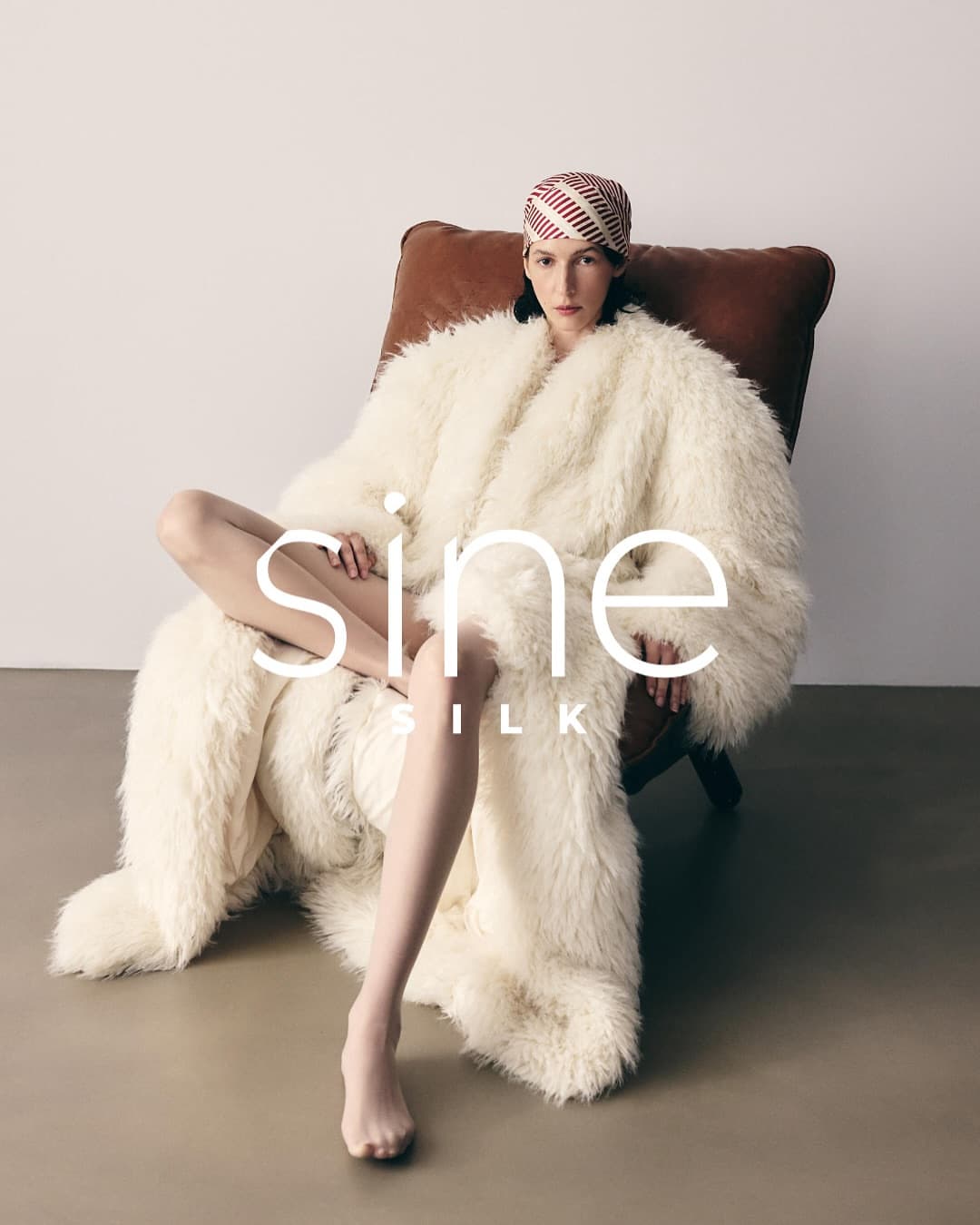 🌹 Nowa kolekcja „Geometria” dostępna na www.sinesilk.com oraz w wybranych punktach sprzedaży stacjonarnej🌹
•
#sinesilk #sinegirl #silkscarf #apaszka #chustajedwabna #itgirl #fashionbrand #polskamarkamodowa (3/4)