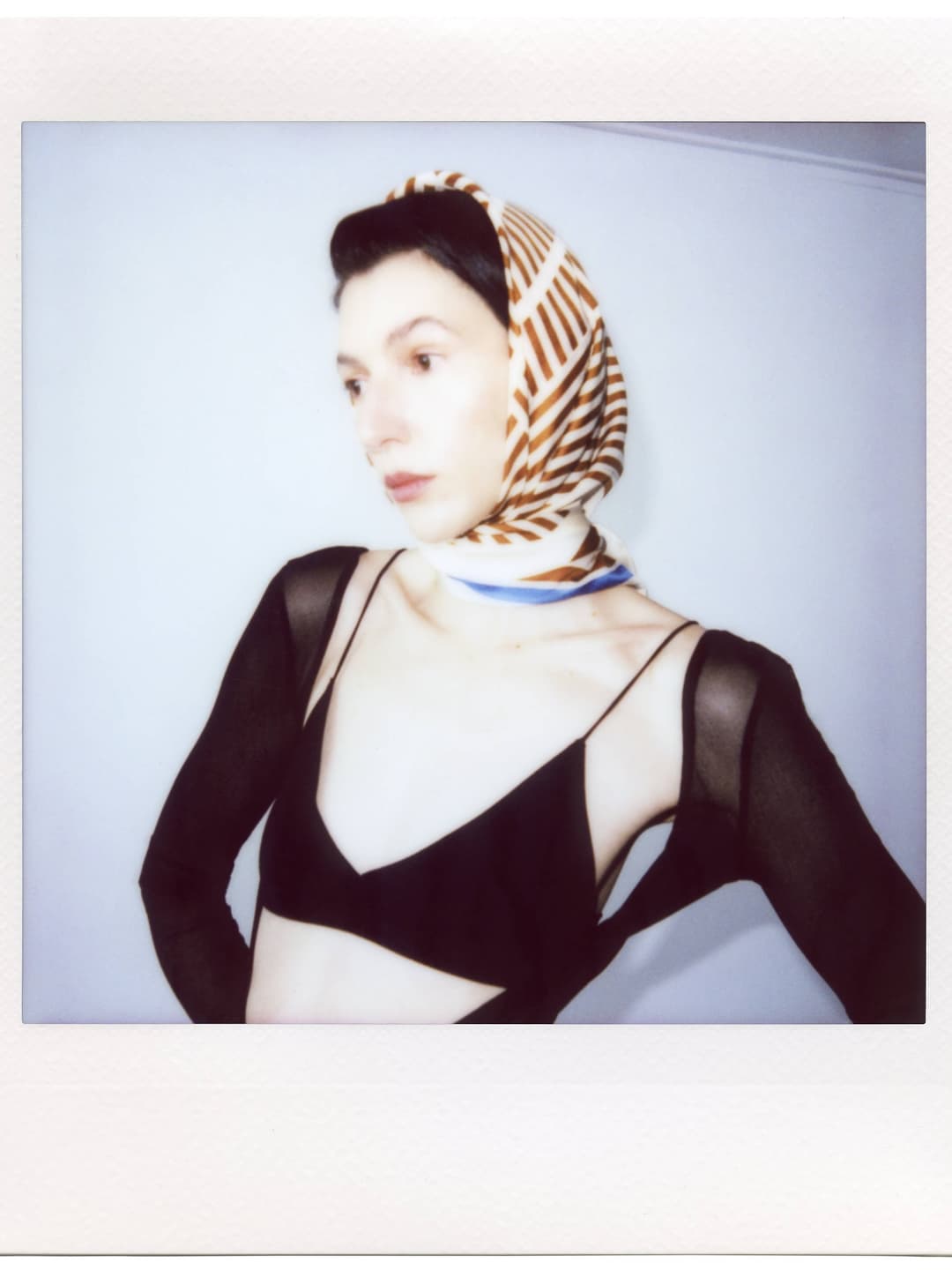 Dwustronna apaszka „Geometria 001” - z jednej strony stonowany brąz z drugiej strony intensywne bordo. Którą stronę wybierasz?
•
#sinesilk #sinegirl #silklove #jedwab #apaszka #chustajedwabna #polskamarkamodowa (6/6)