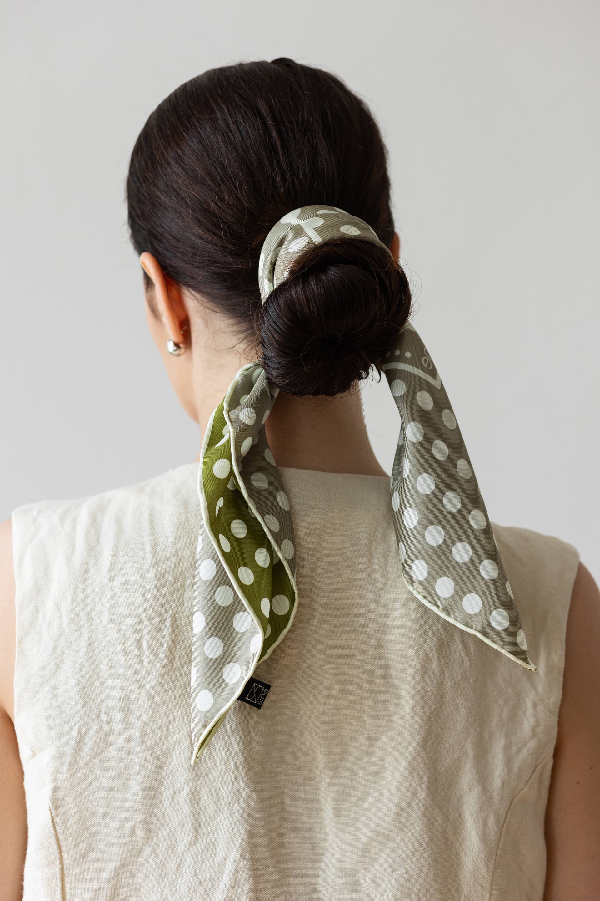 Jedwabna apaszka 53 cm Polka Dot grey / green