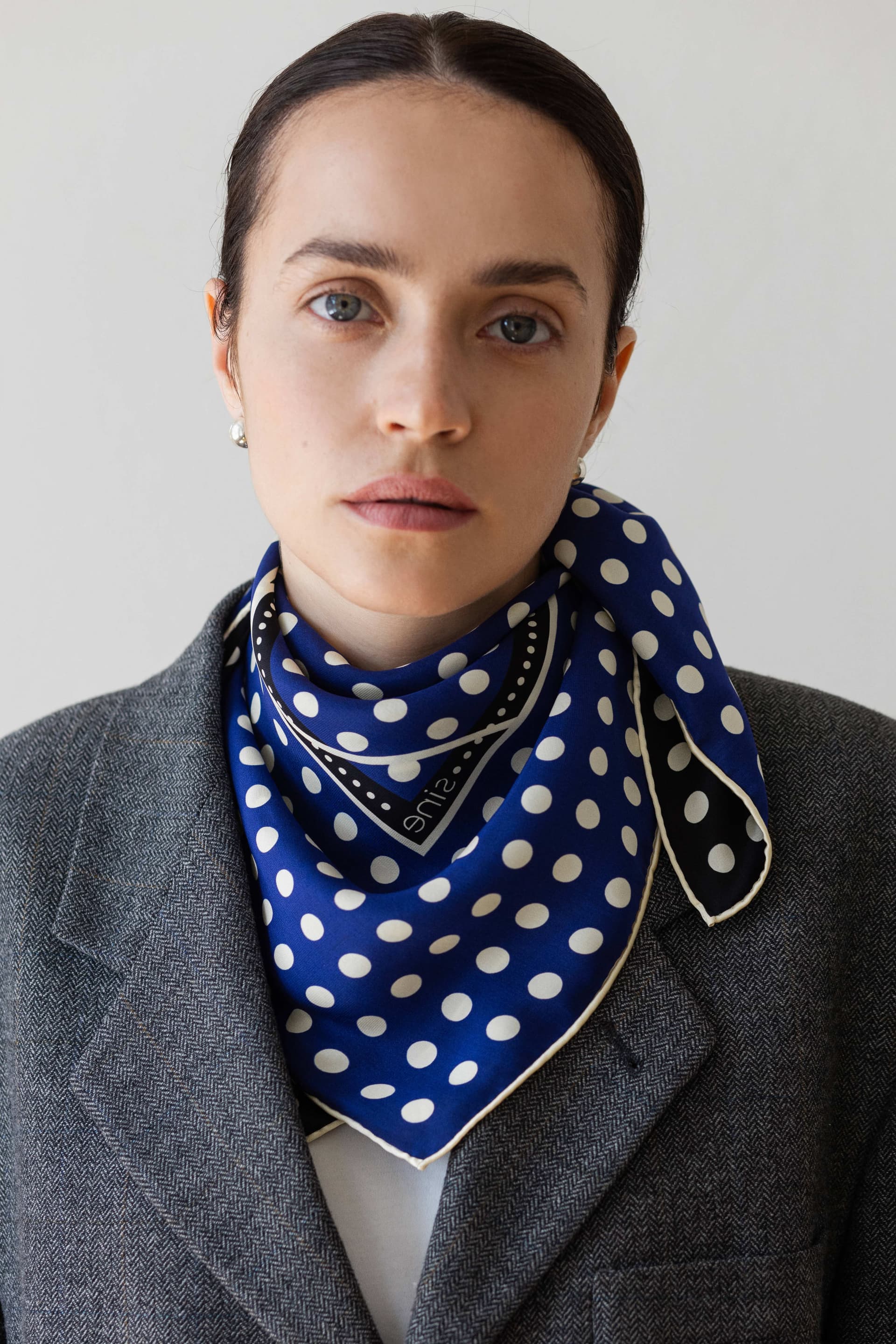Jedwabna apaszka 65 cm Polka Dot black / navy