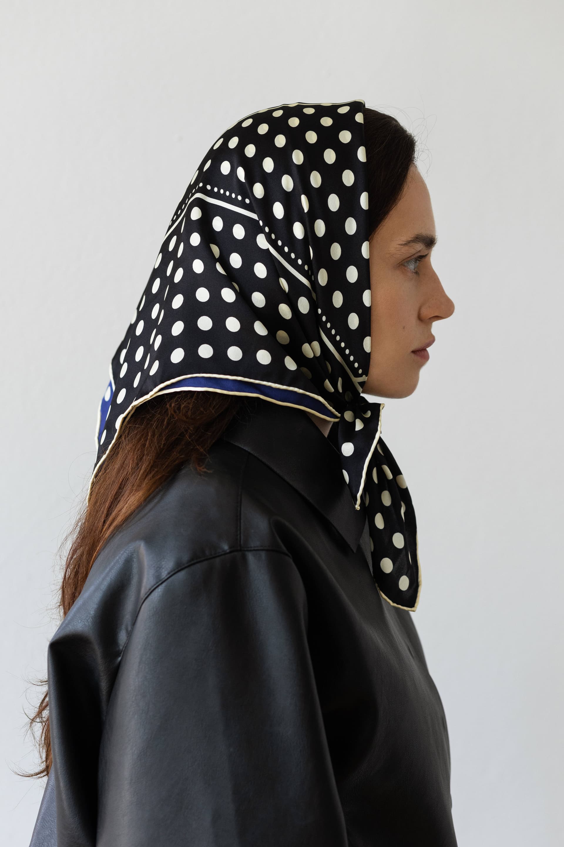 Jedwabna apaszka 65 cm Polka Dot black / navy