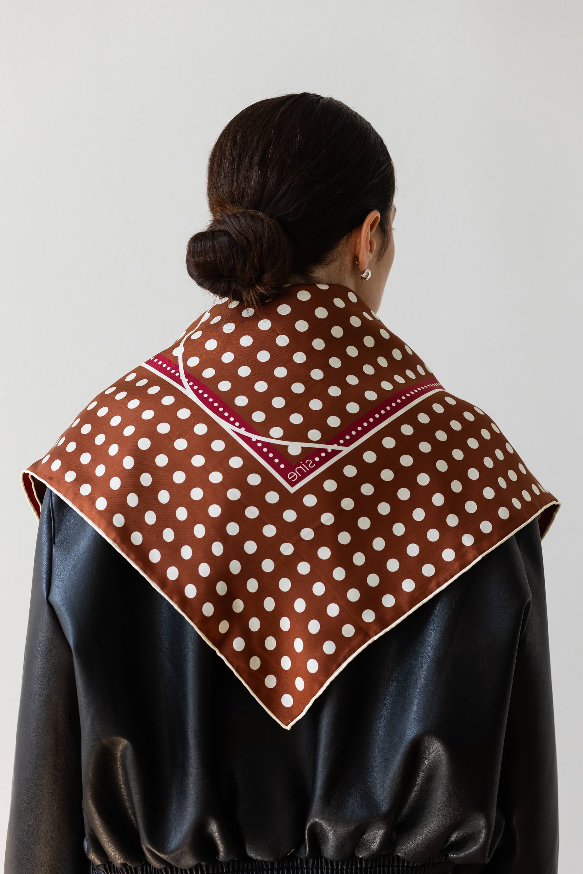 Jedwabna apaszka 65 cm Polka Dot burgundy / brown