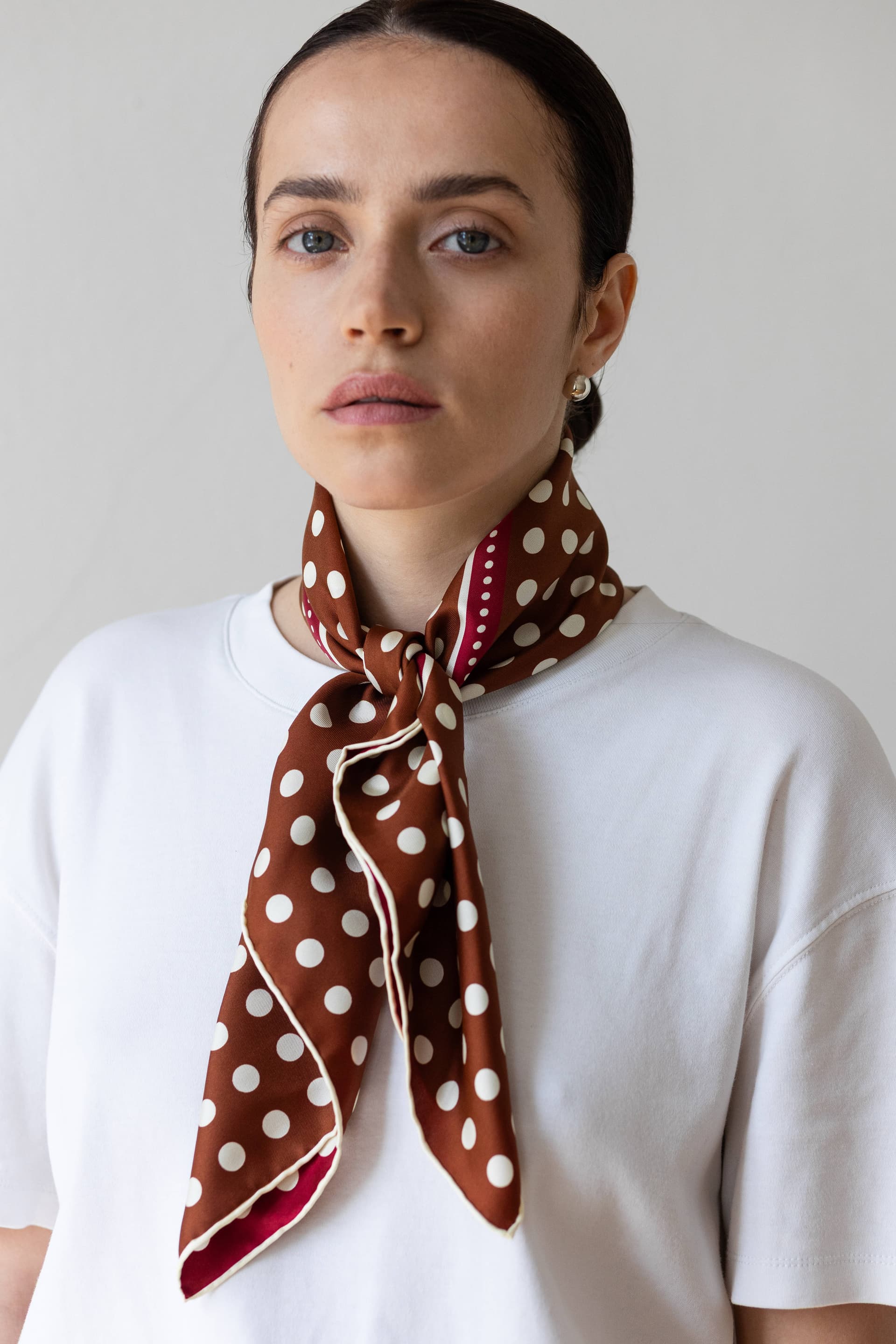 Jedwabna apaszka 65 cm Polka Dot burgundy / brown