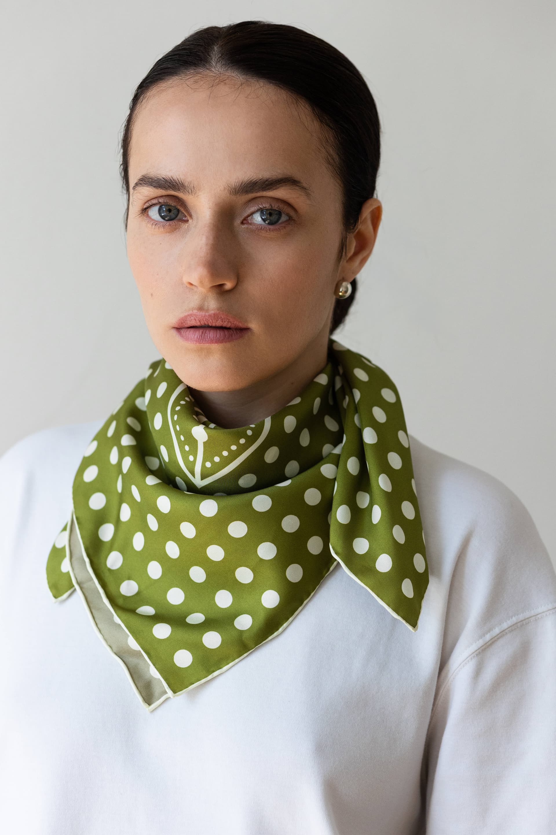 Jedwabna apaszka 65 cm Polka Dot grey / green
