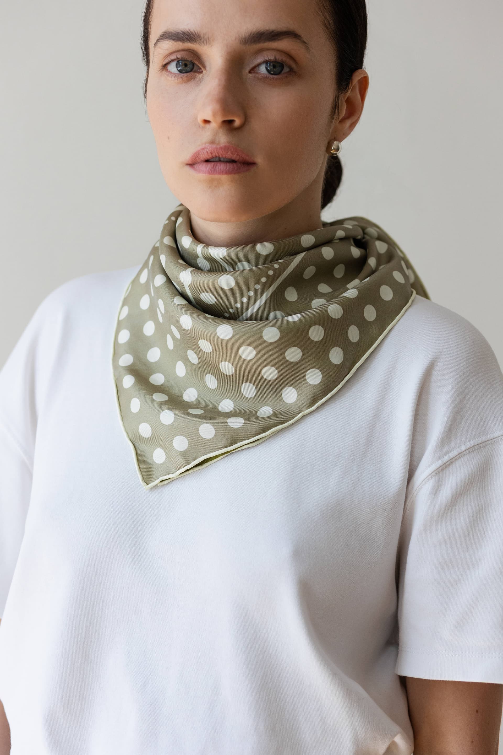 Jedwabna apaszka 65 cm Polka Dot grey / green
