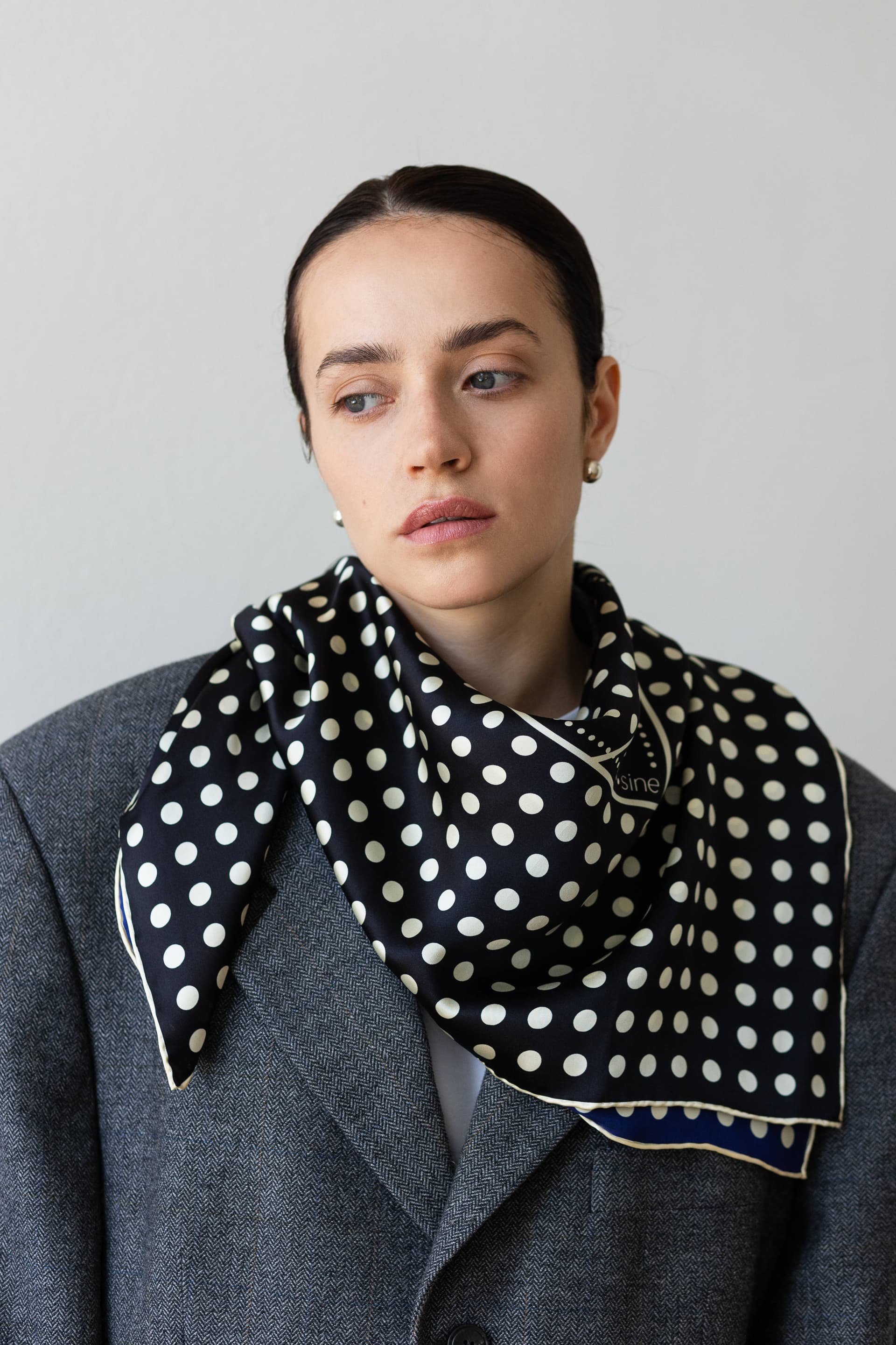 Jedwabna apaszka 90 cm Polka Dot black / navy