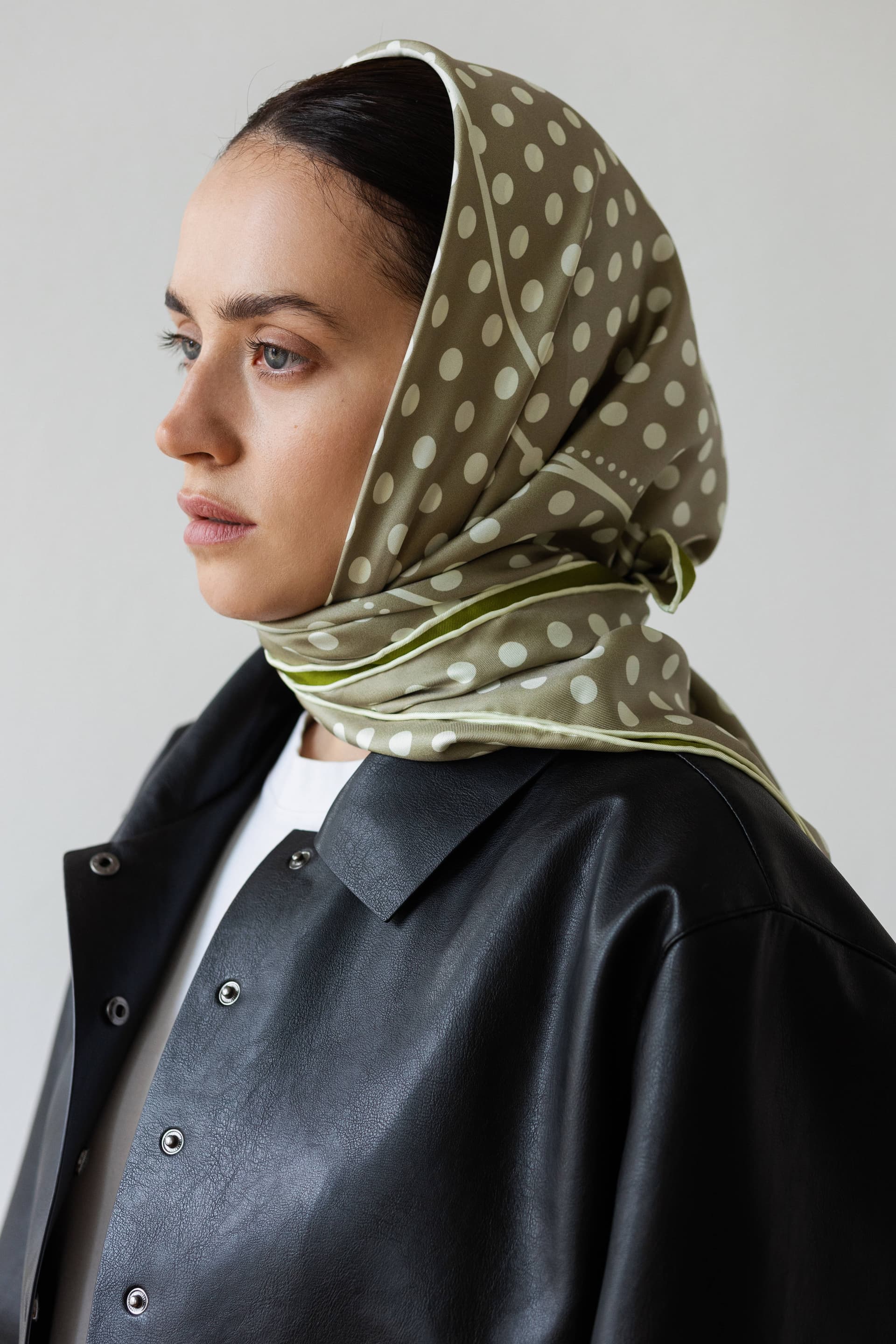 Jedwabna apaszka 90 cm Polka Dot grey / green