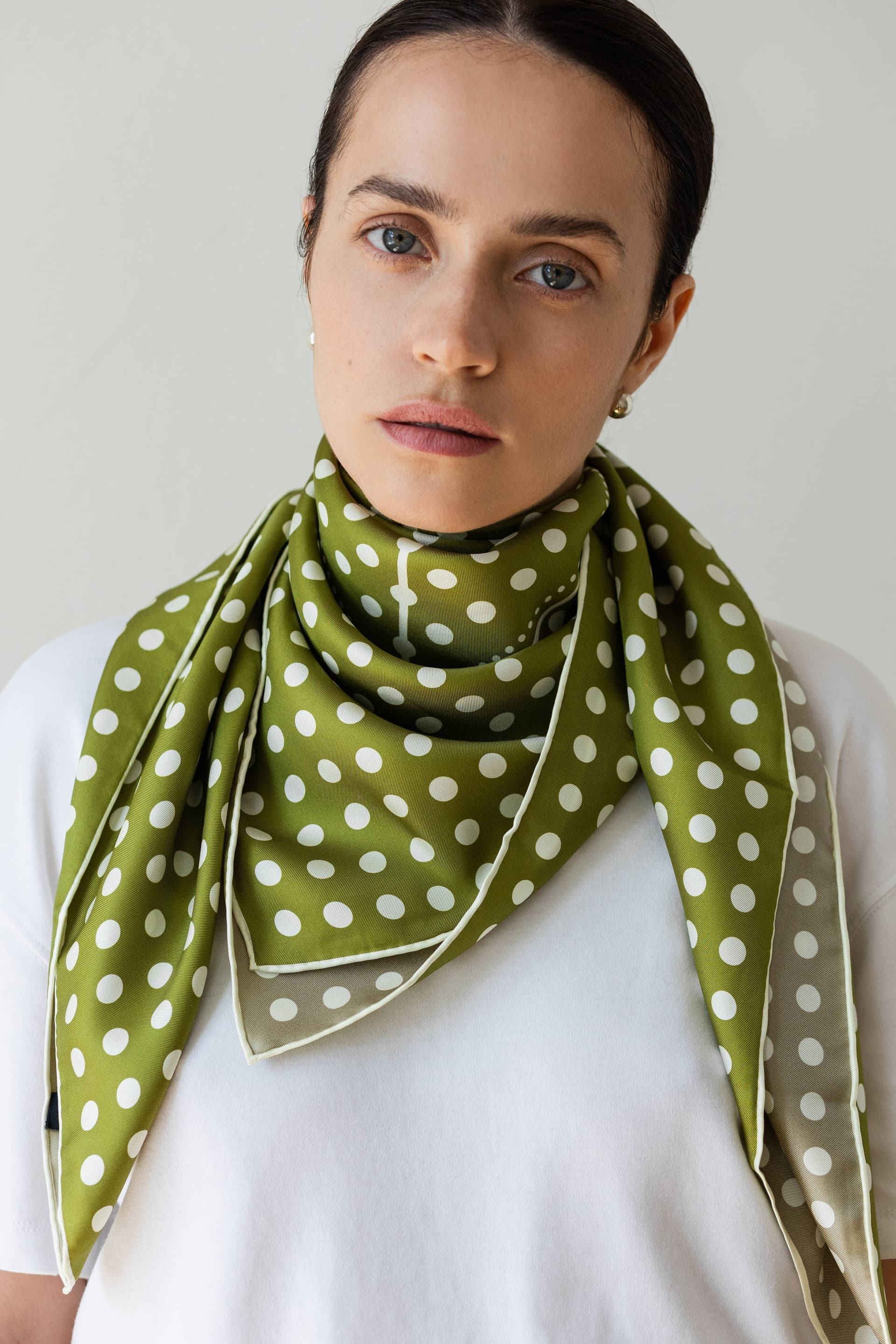 Jedwabna apaszka 90 cm Polka Dot grey / green