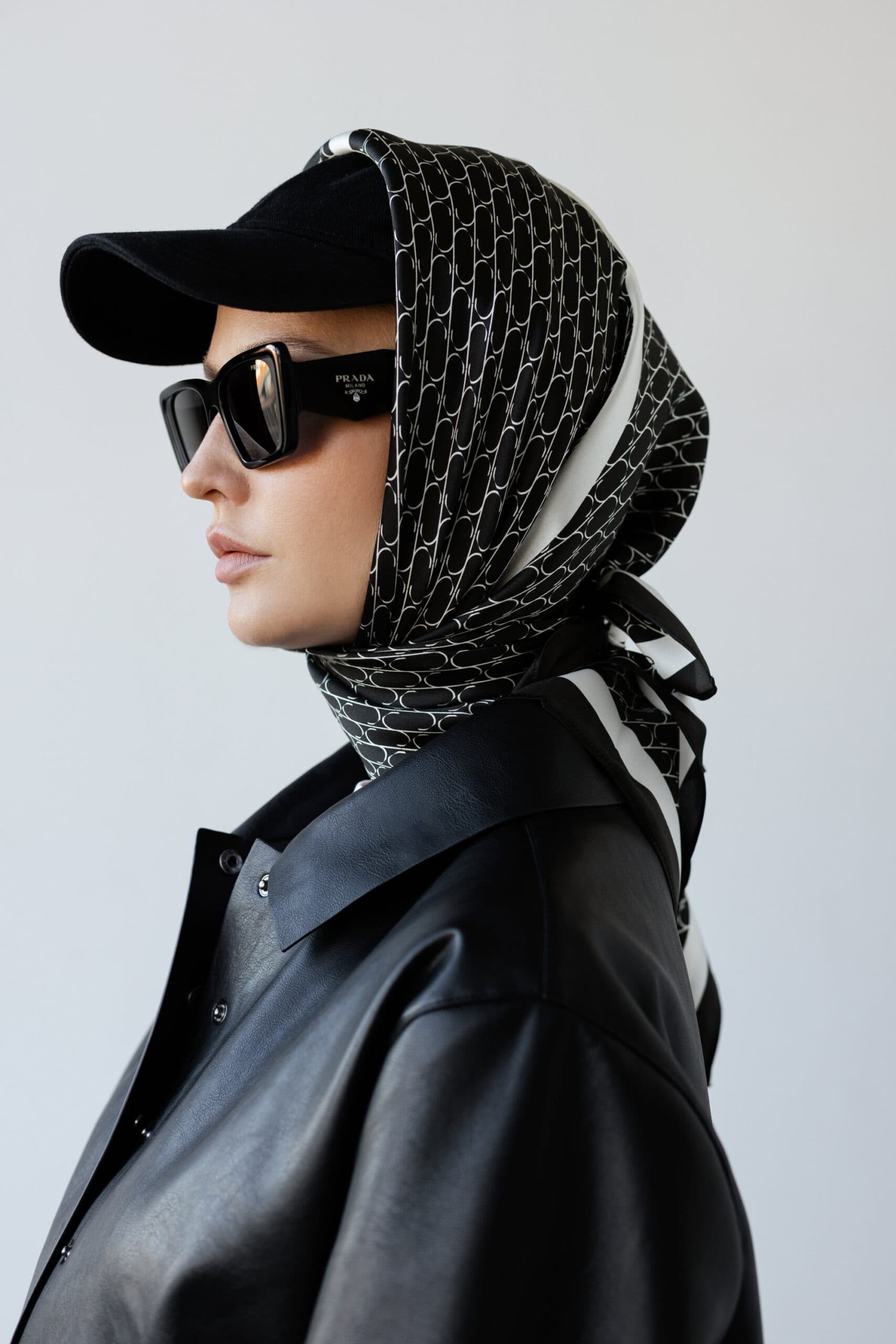 Jedwabna apaszka 90 cm | Sine Silk CLASSIC BLACK